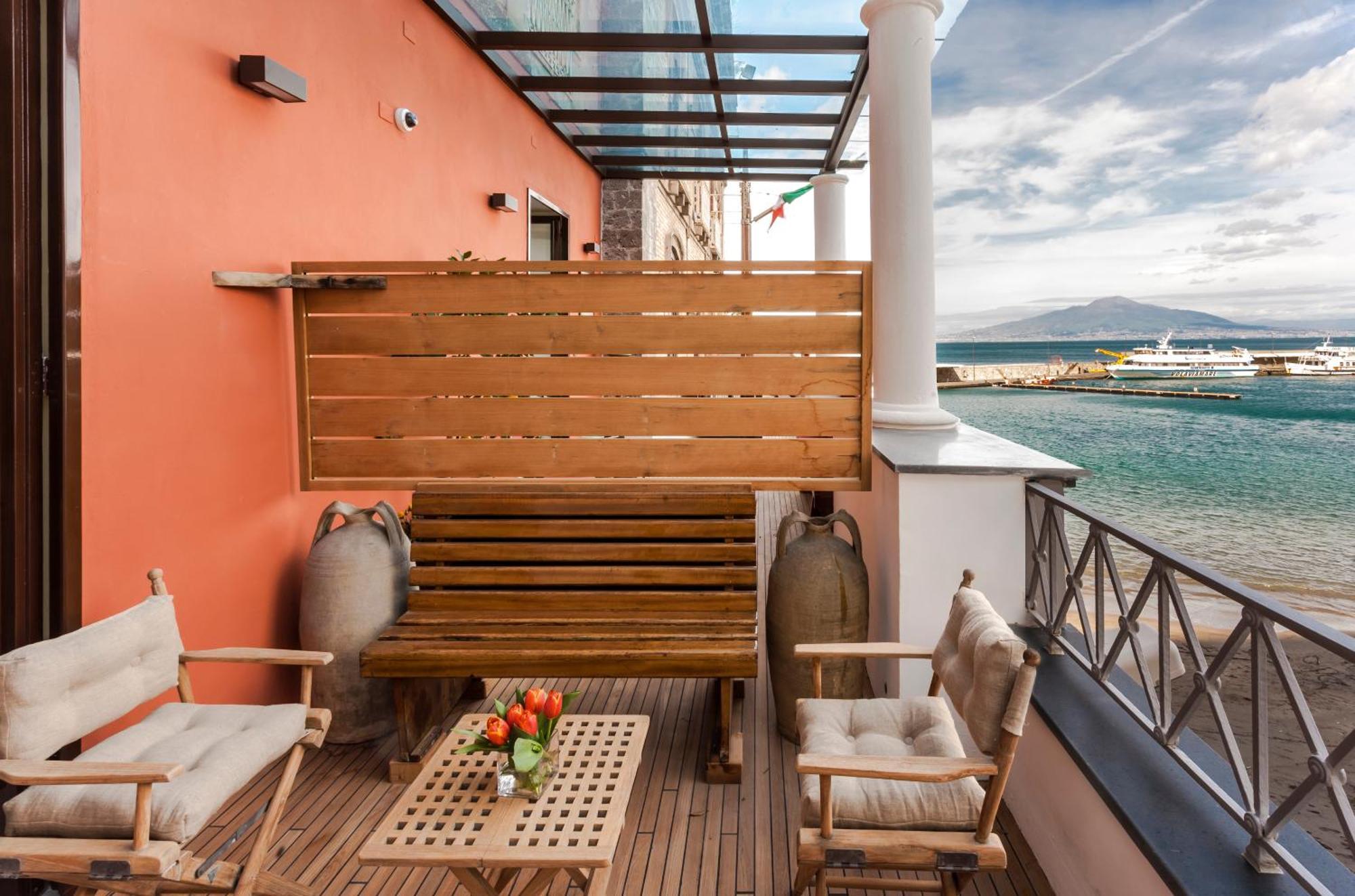 Yacht Club Capo Cervo Suites B&B Sorrento Eksteriør billede