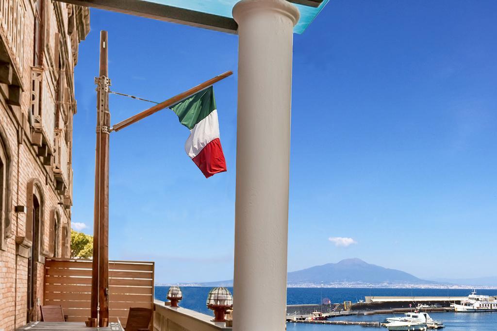 Yacht Club Capo Cervo Suites B&B Sorrento Eksteriør billede