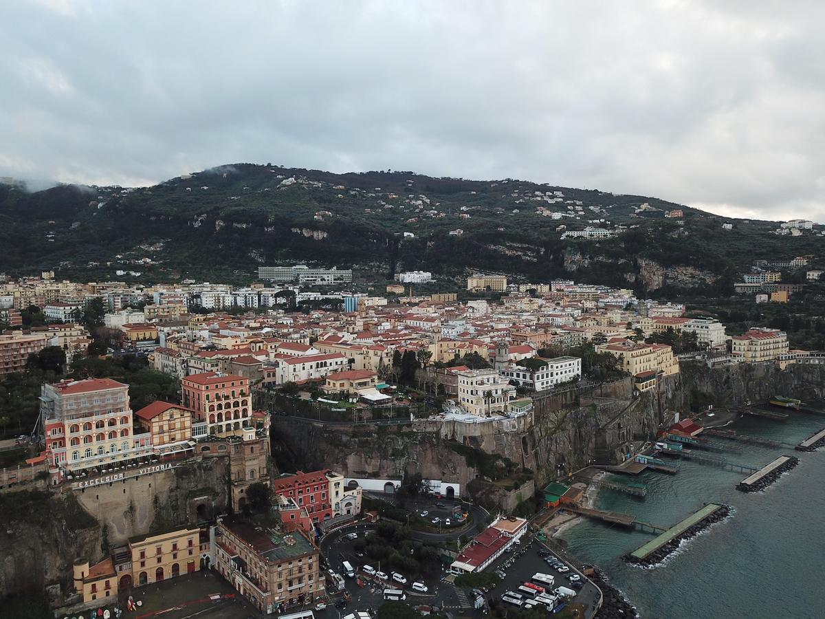 Yacht Club Capo Cervo Suites B&B Sorrento Eksteriør billede