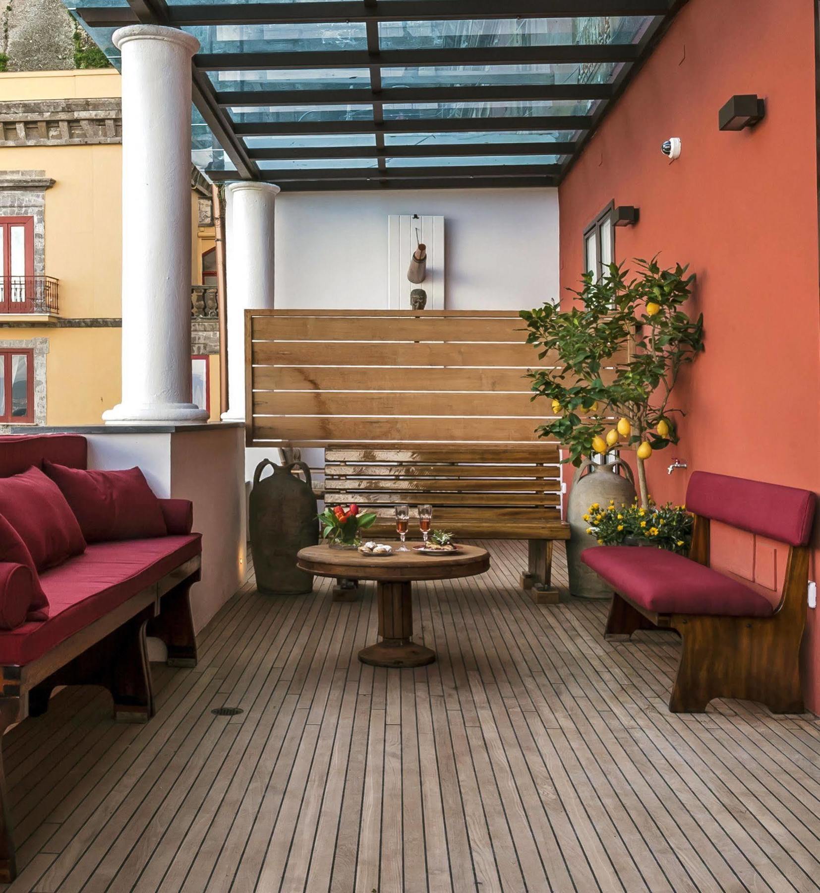 Yacht Club Capo Cervo Suites B&B Sorrento Eksteriør billede