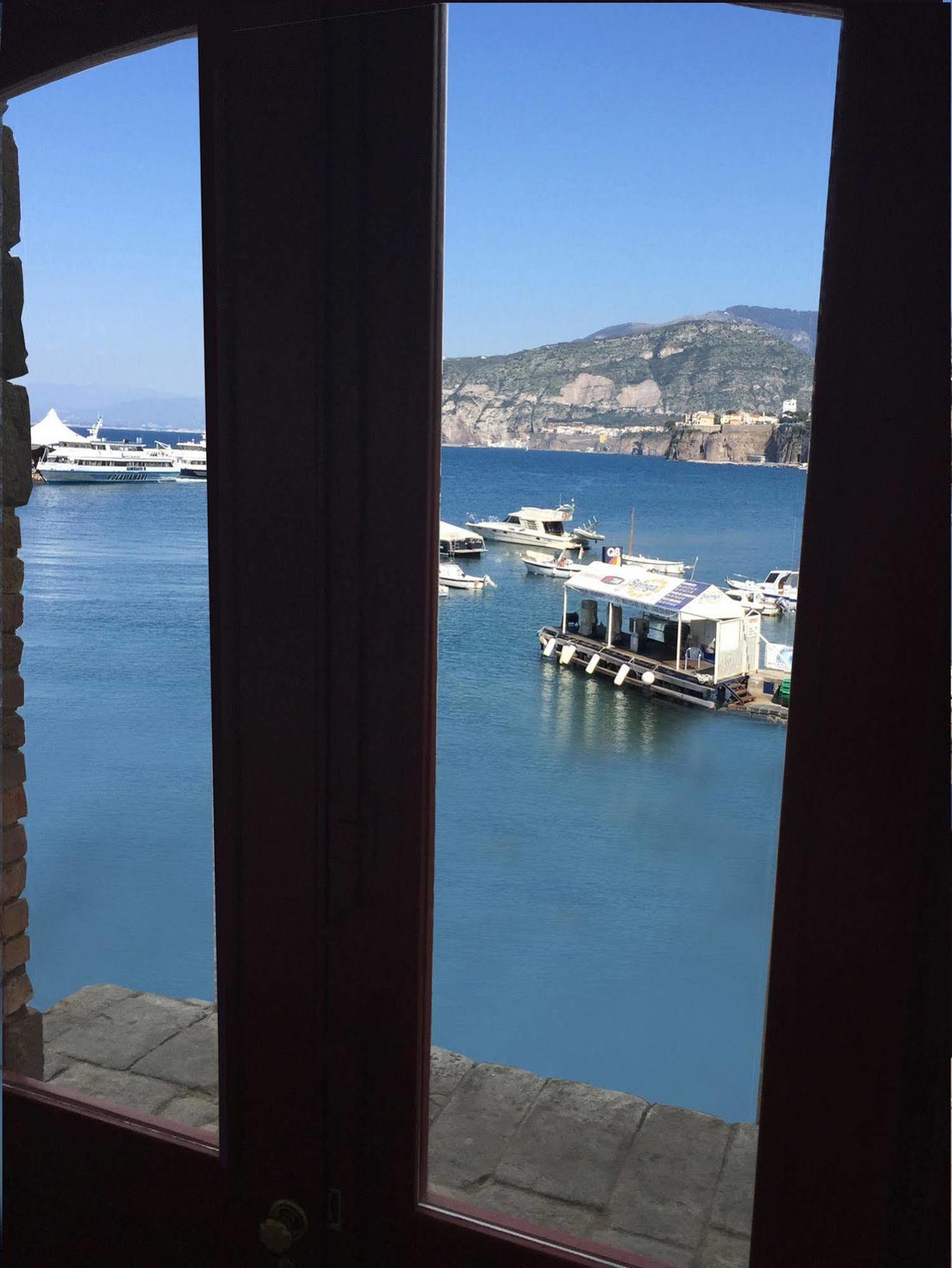 Yacht Club Capo Cervo Suites B&B Sorrento Eksteriør billede