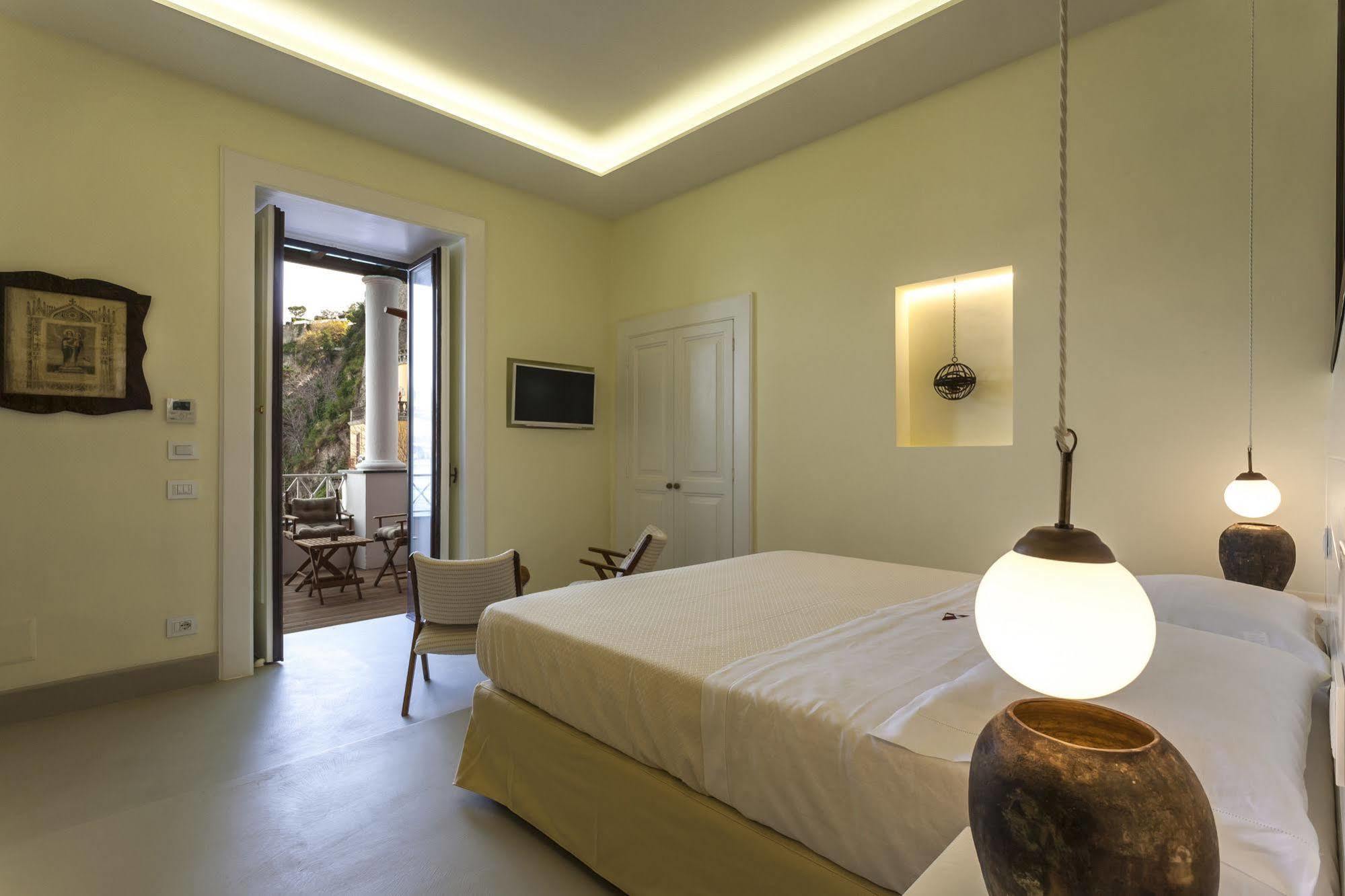 Yacht Club Capo Cervo Suites B&B Sorrento Eksteriør billede