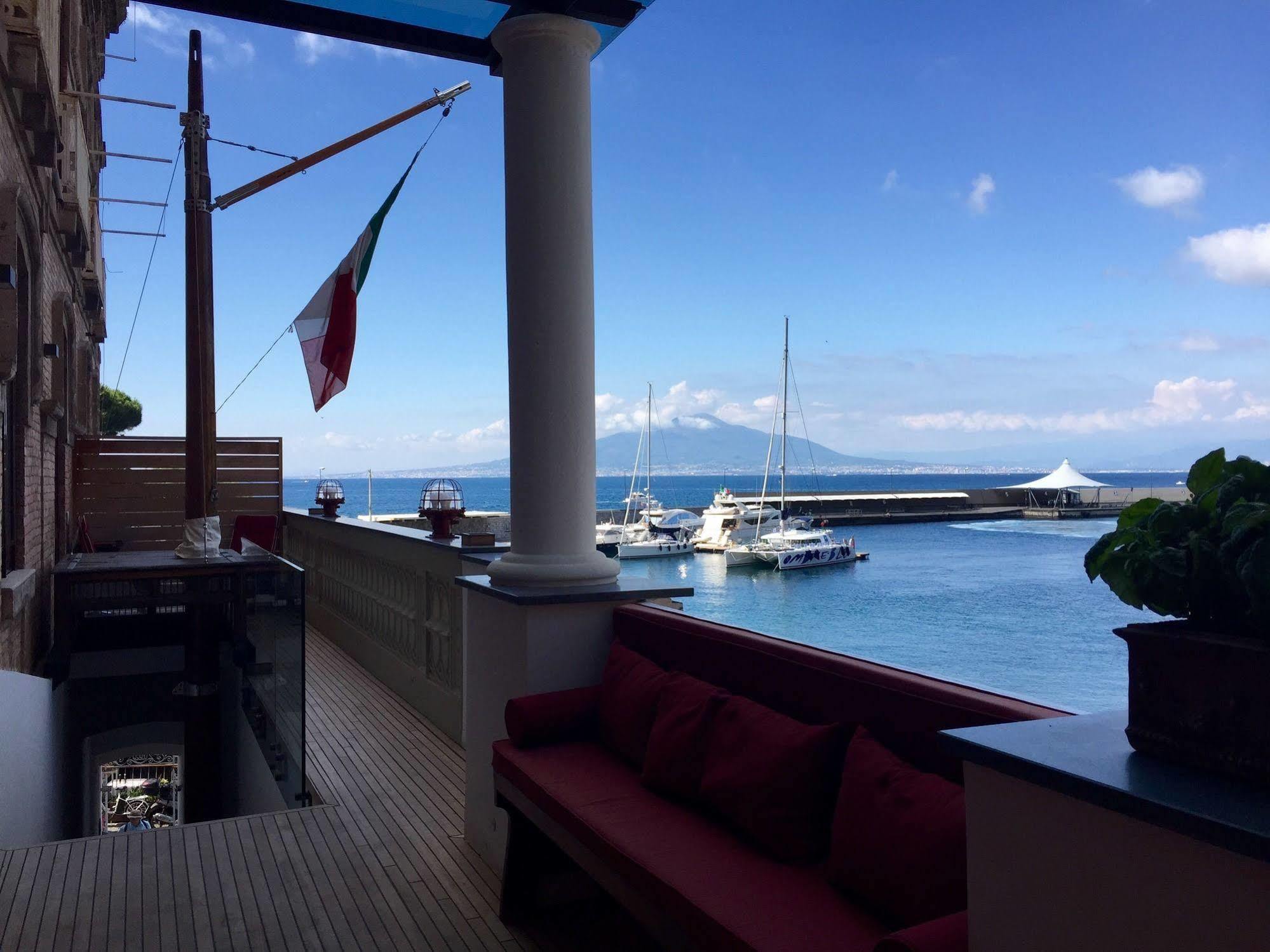 Yacht Club Capo Cervo Suites B&B Sorrento Eksteriør billede