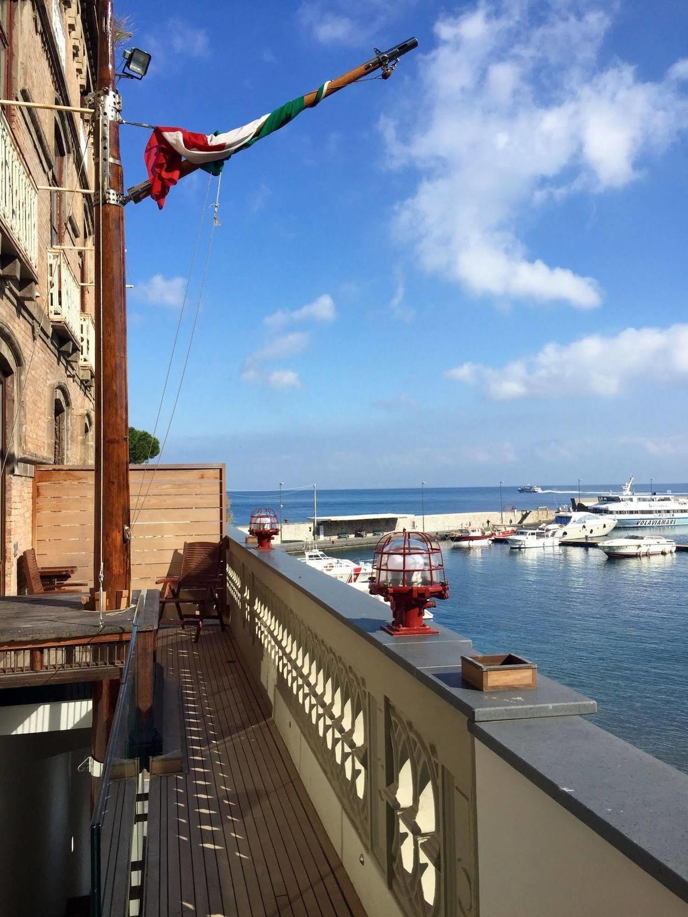 Yacht Club Capo Cervo Suites B&B Sorrento Eksteriør billede