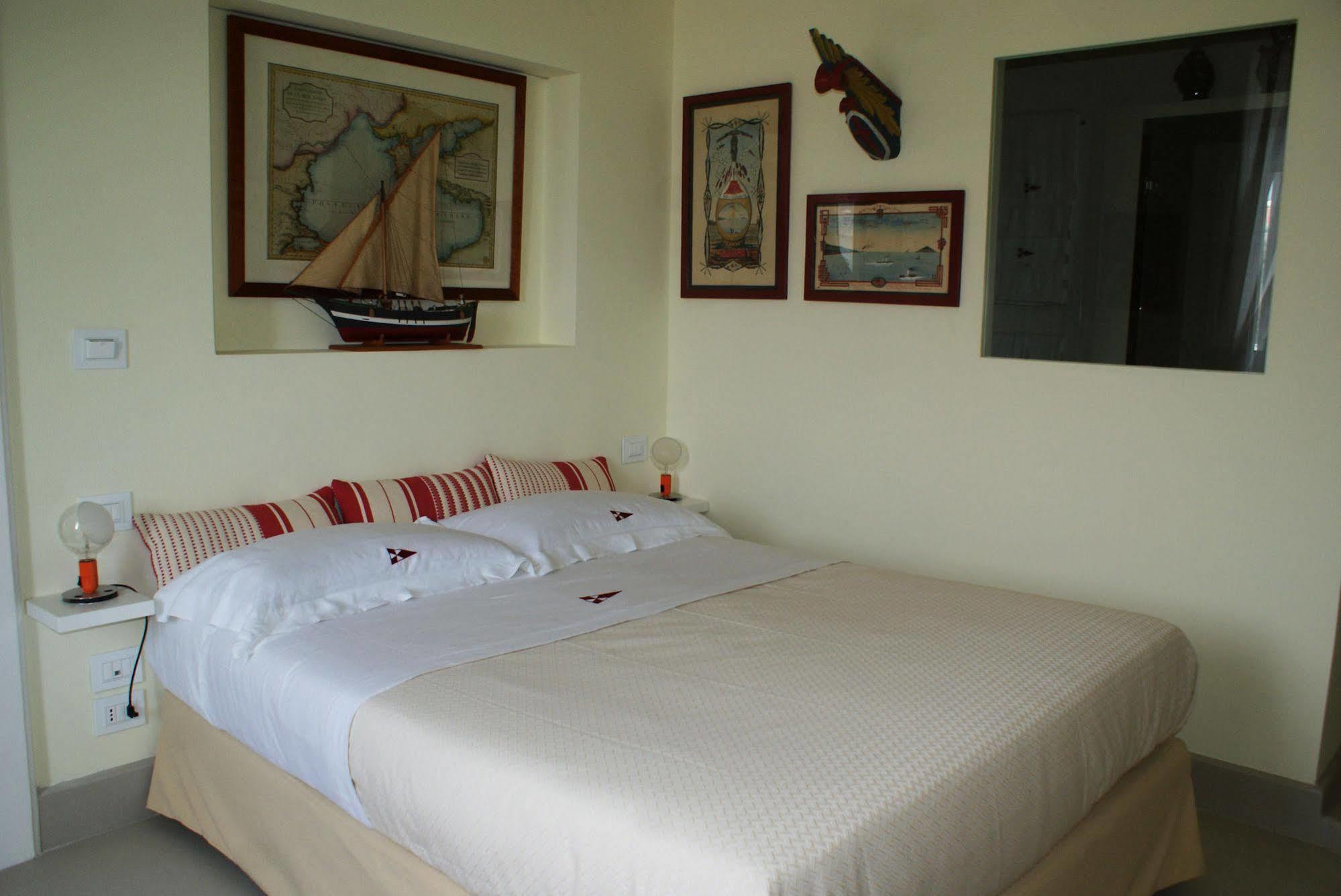 Yacht Club Capo Cervo Suites B&B Sorrento Eksteriør billede